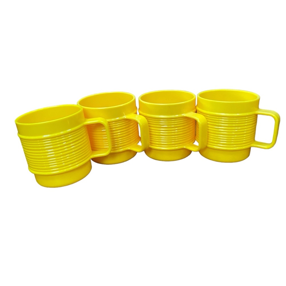 Rubbermaid 3819 Lot of 4 Yellow Ribbed Coffee Mug Cup vintage 80s